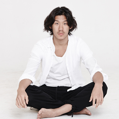 380x380 Kim Jae Duk sitting position